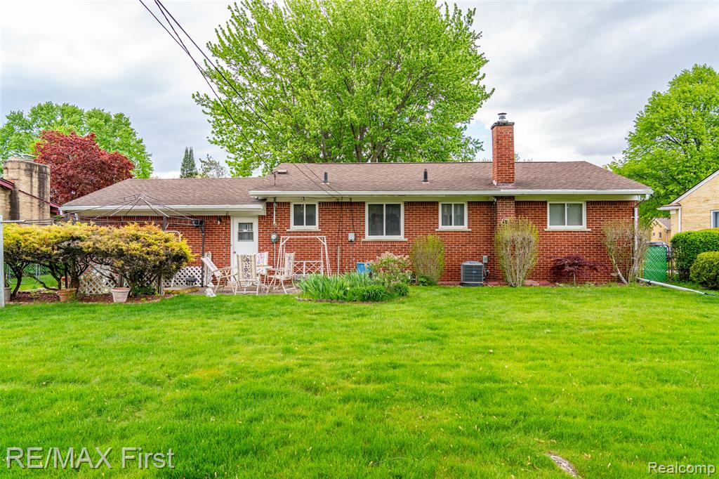 8860 Kidley Drive, Sterling Heights, MI 48314 — Photo 9