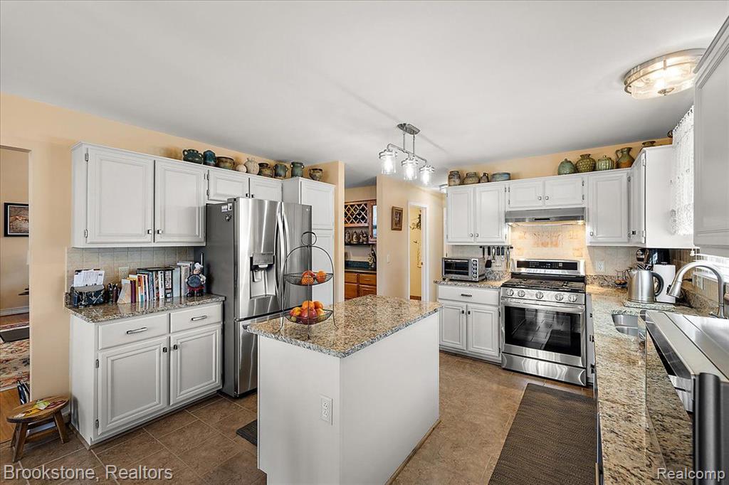 51161 BLUE SPRUCE Drive, Macomb, MI 48042 — Photo 14