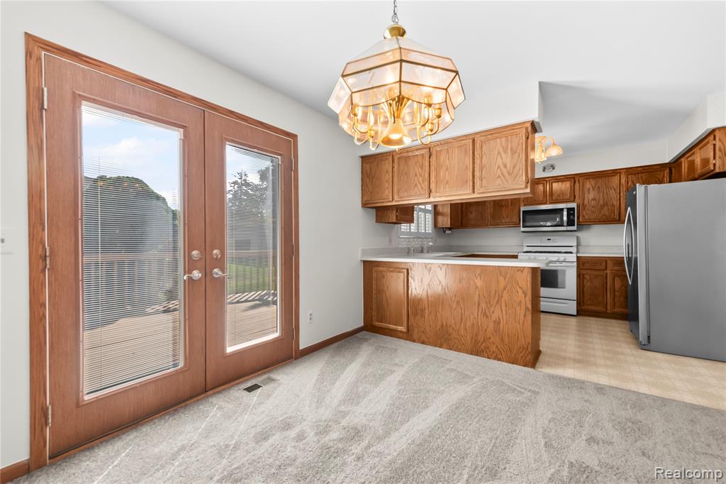 40538 Woodside Drive, Clinton Twp, MI 48038 — Photo 14