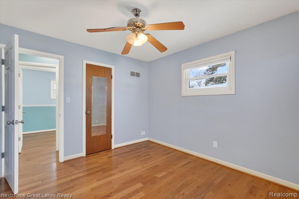 819 Southwood Drive, Fenton, MI 48430 — Photo 17