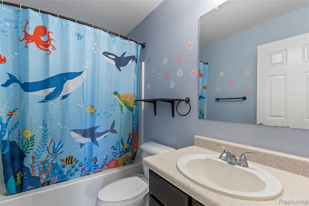 28547 Oakmonte Circle E, New Hudson, MI 48165 — Photo 35