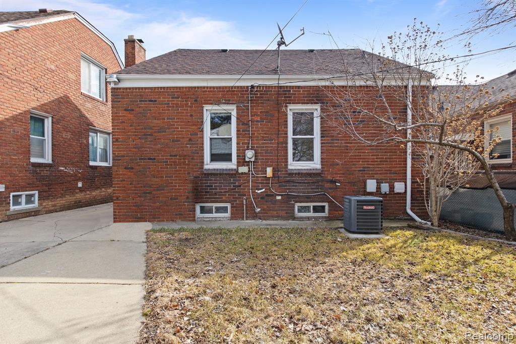 6115 YINGER Avenue, Dearborn, MI 48126 — Photo 5
