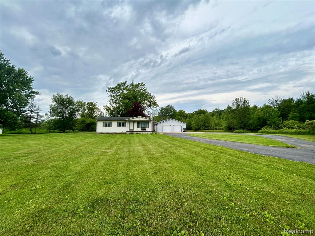 6577 N LAPEER Road, Fostoria, MI 48435 — Photo 38