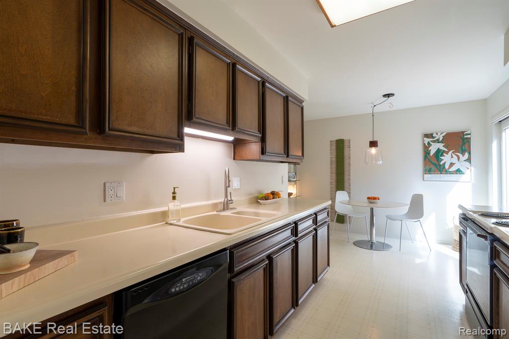 881 Greenhills Drive, Ann Arbor, MI 48105 — Photo 19