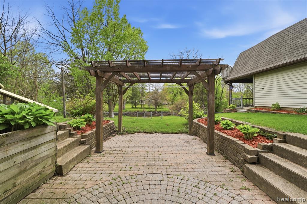 2465 Egelston Avenue, Burton, MI 48509 — Photo 26