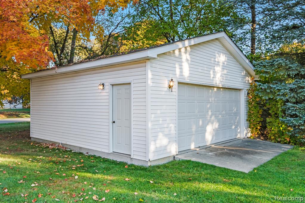 4475 Thornapple Circle, Burton, MI 48509 — Photo 21