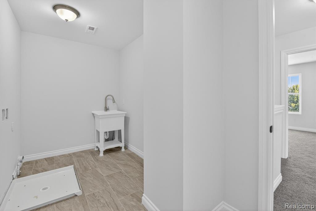 8760 Barrington, Ypsilanti, MI 48198 — Photo 38
