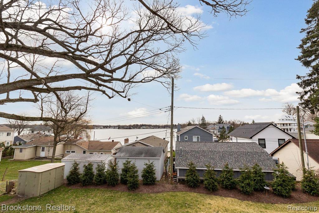633 DETROIT Avenue, Lake Orion, MI 48362 — Photo 47