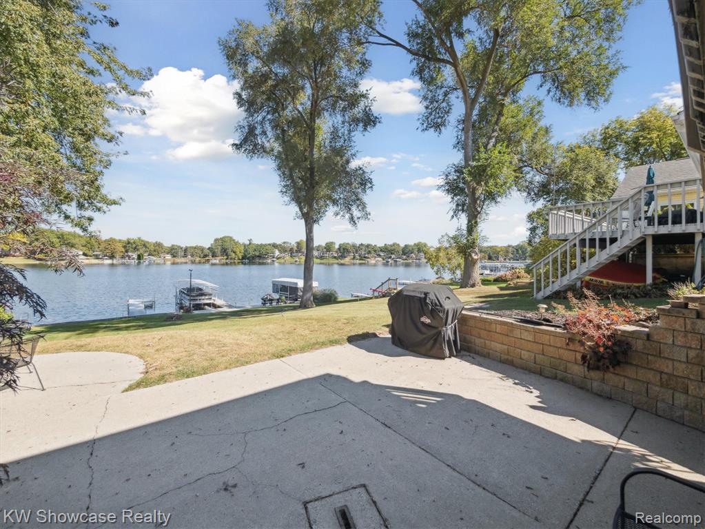 688 Wolverine Drive, Walled Lake, MI 48390 — Photo 6