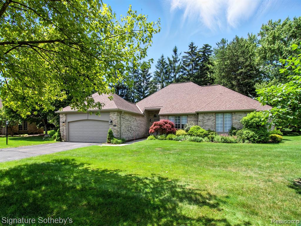32326 Spruce Lane, Beverly Hills, MI 48025 — front exterior