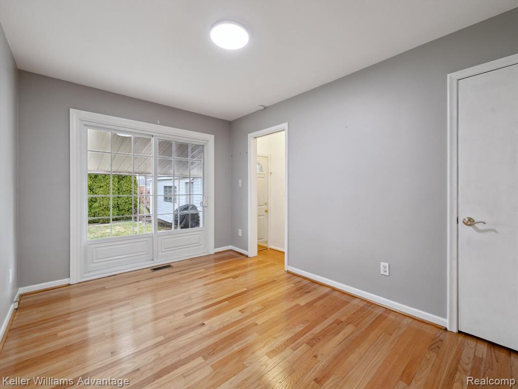 6634 HAWTHORNE Street, Garden City, MI — Photo 13