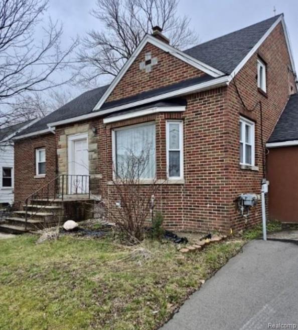 2044 E Bristol Road, Burton, MI 48529