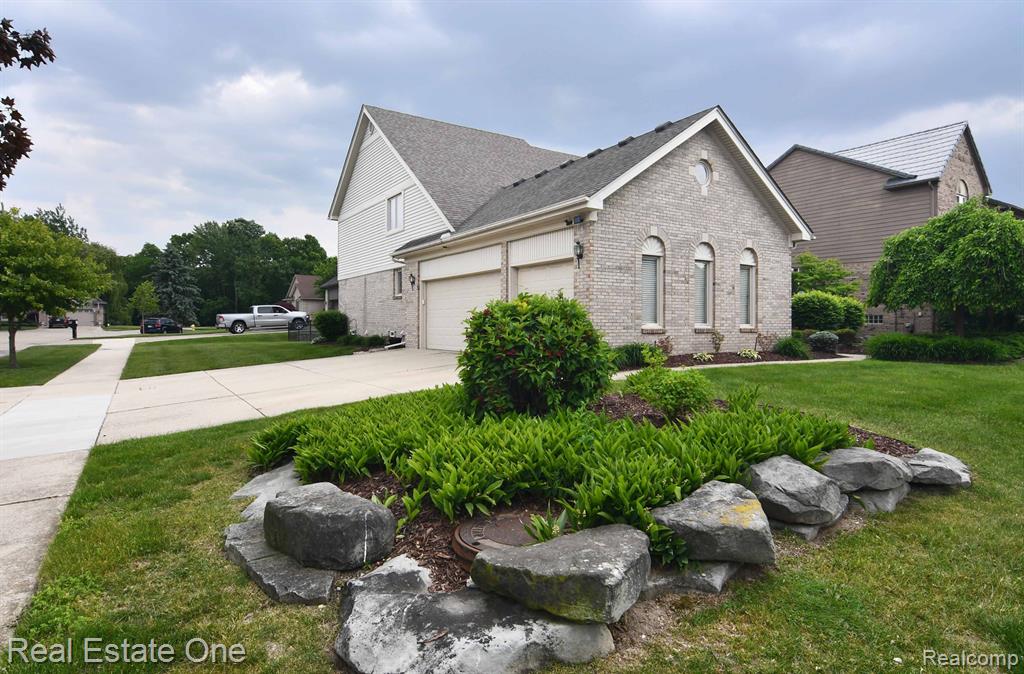 42388 Shulock Drive, Clinton Twp, MI 48038 — Photo 2