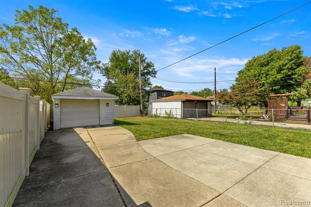 6131 N Evangeline Street, Dearborn Heights, MI 48127 — Photo 27