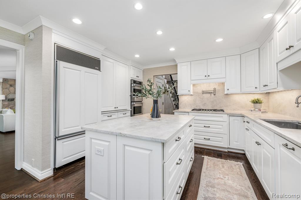 4640 Private Lake Drive, Bloomfield Hills, MI 48301 — Photo 17