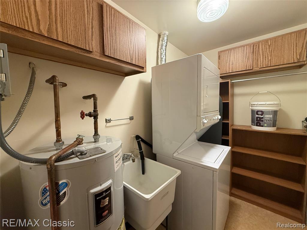 7806 Manor Circle, 103, Westland, MI — Photo 12