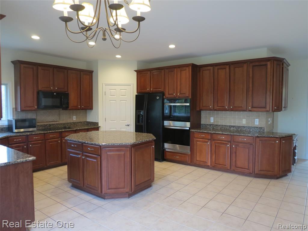 45702 Balfour Court, Novi, MI 48377 — Photo 9