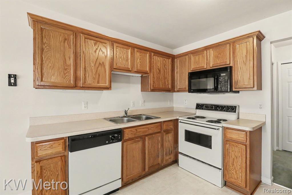 41273 Greenspire Drive, Clinton Twp, MI 48038 — Photo 16