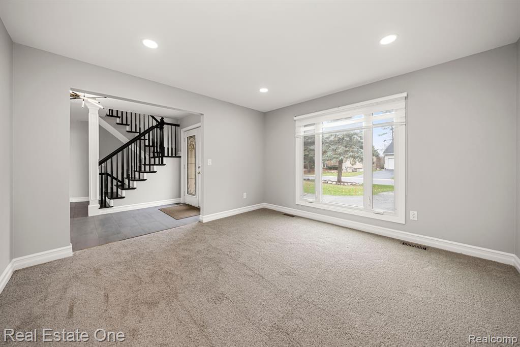 6246 Lindsay Court, West Bloomfield, MI 48324 — Photo 8