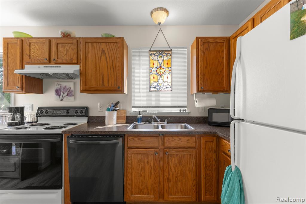 23272 STOFLET Lane, Trenton, MI 48183 — Photo 22