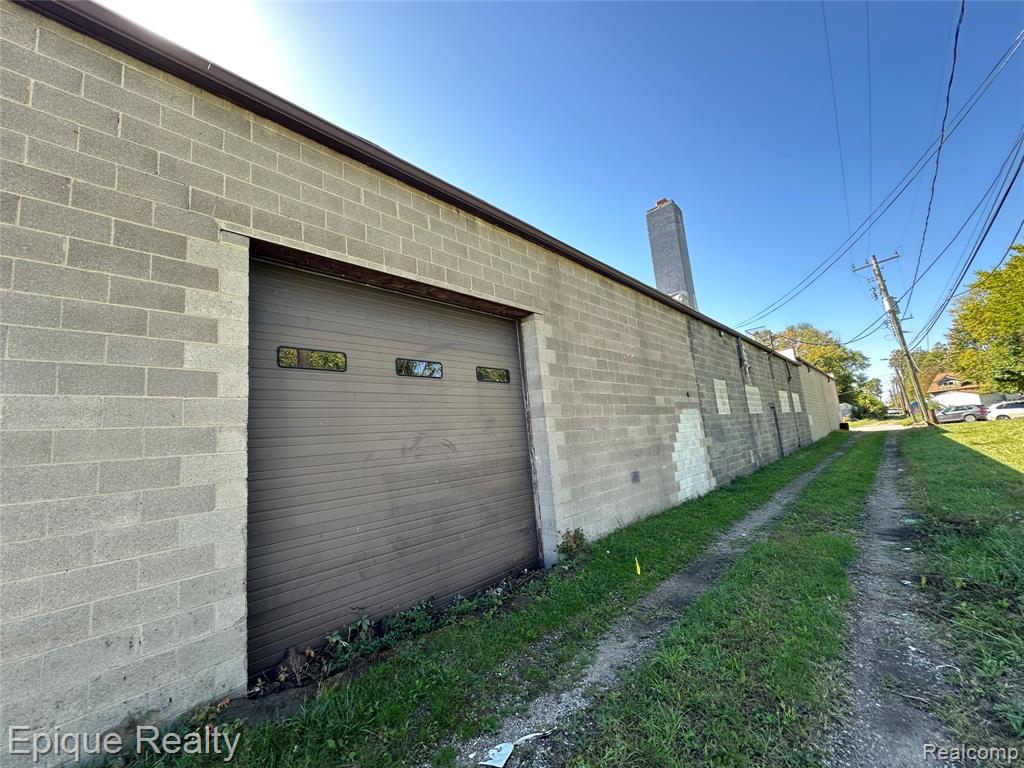 5431 E Davison Street E, Hamtramck, MI 48212 — Photo 11