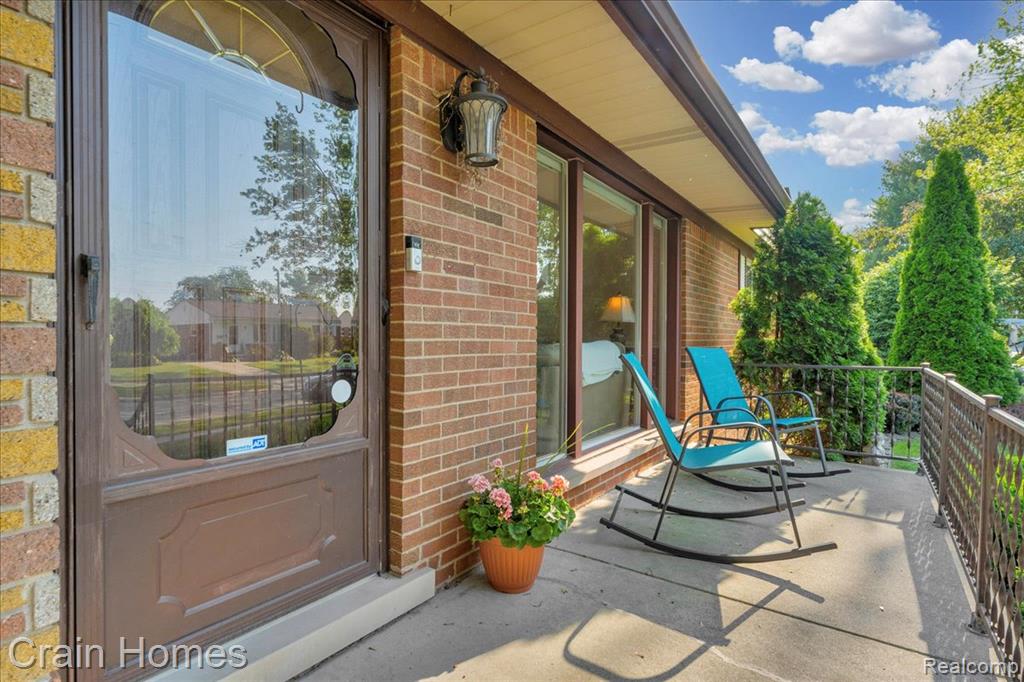 846 Moulin Avenue, Madison Heights, MI 48071 — Photo 2