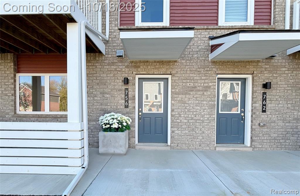 756 Huntley Lane, Troy, MI 48085 — Photo 2