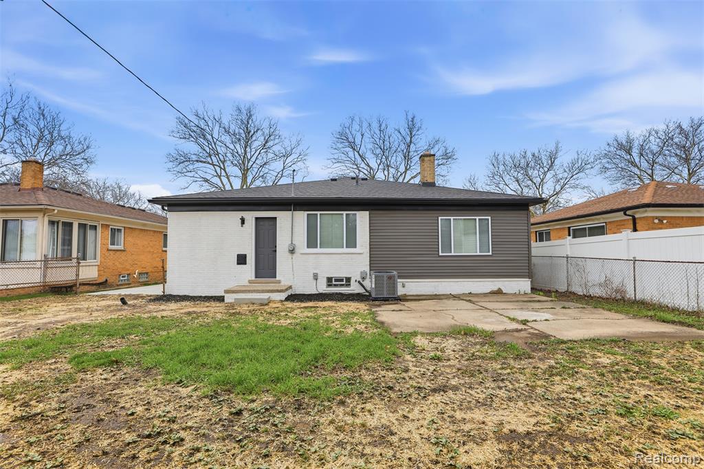 15230 Oakwood Drive, Oak Park, MI 48237 — Photo 43