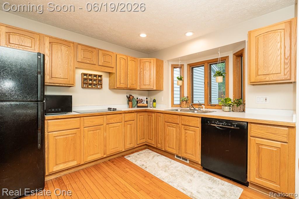 6595 Scenic Pines Court, Clarkston, MI — Photo 8