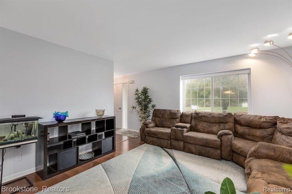 992 WILDWOOD LANE, Canton, MI 48188 — Photo 4