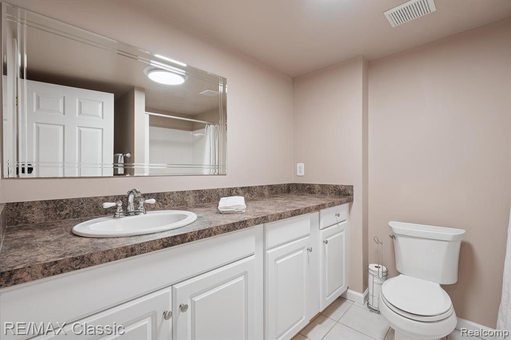 47595 Greenwich Drive, Novi, MI — Photo 46