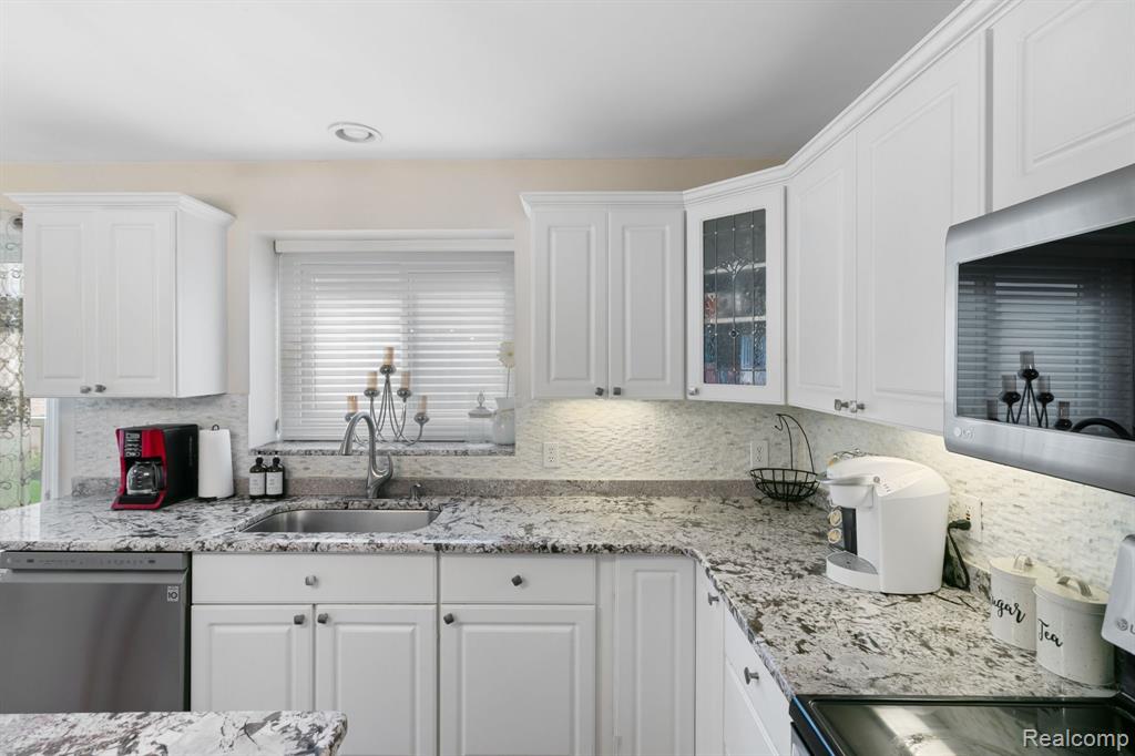 43552 INGLENOOK CT, Sterling Heights, MI 48314 — Photo 19