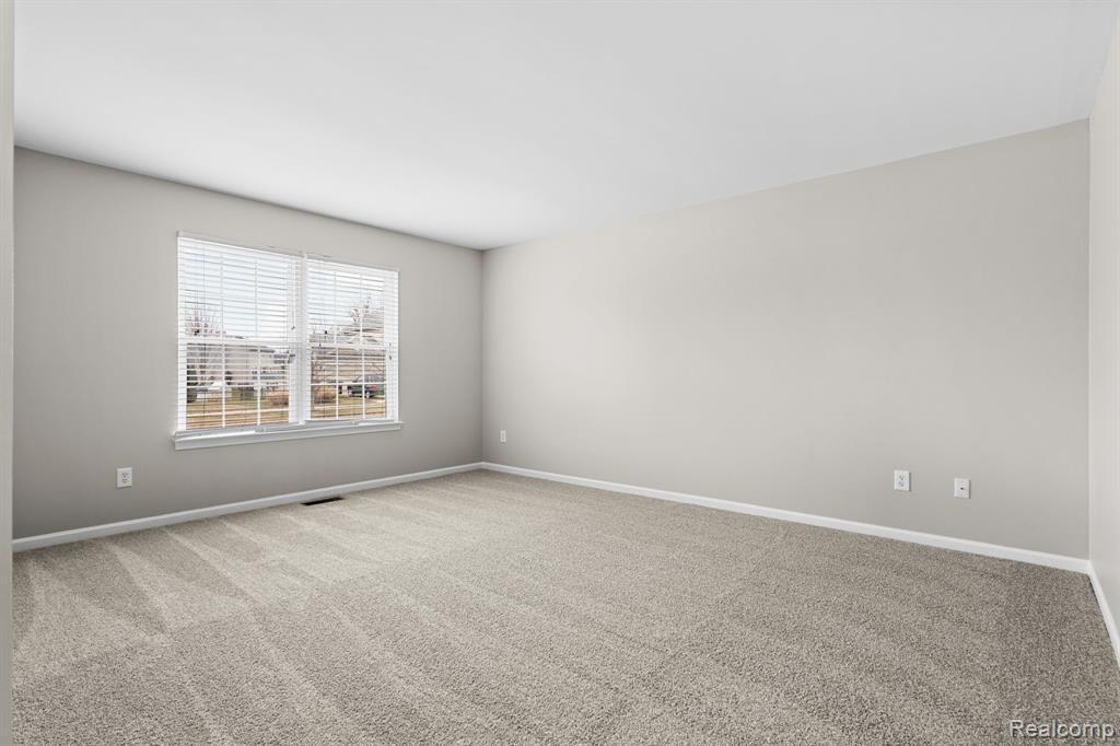 990 Waters Edge Lane, Fenton, MI 48430 — Photo 11