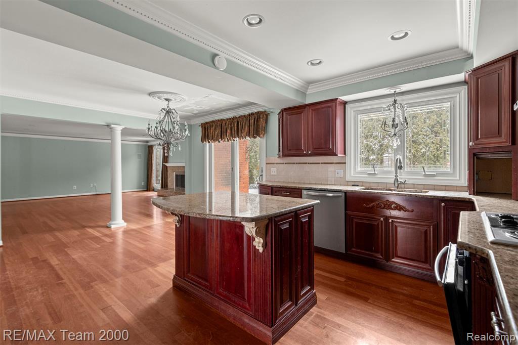 741 Briarcliff Drive, Grosse Pointe Woods, MI 48236 — Photo 25