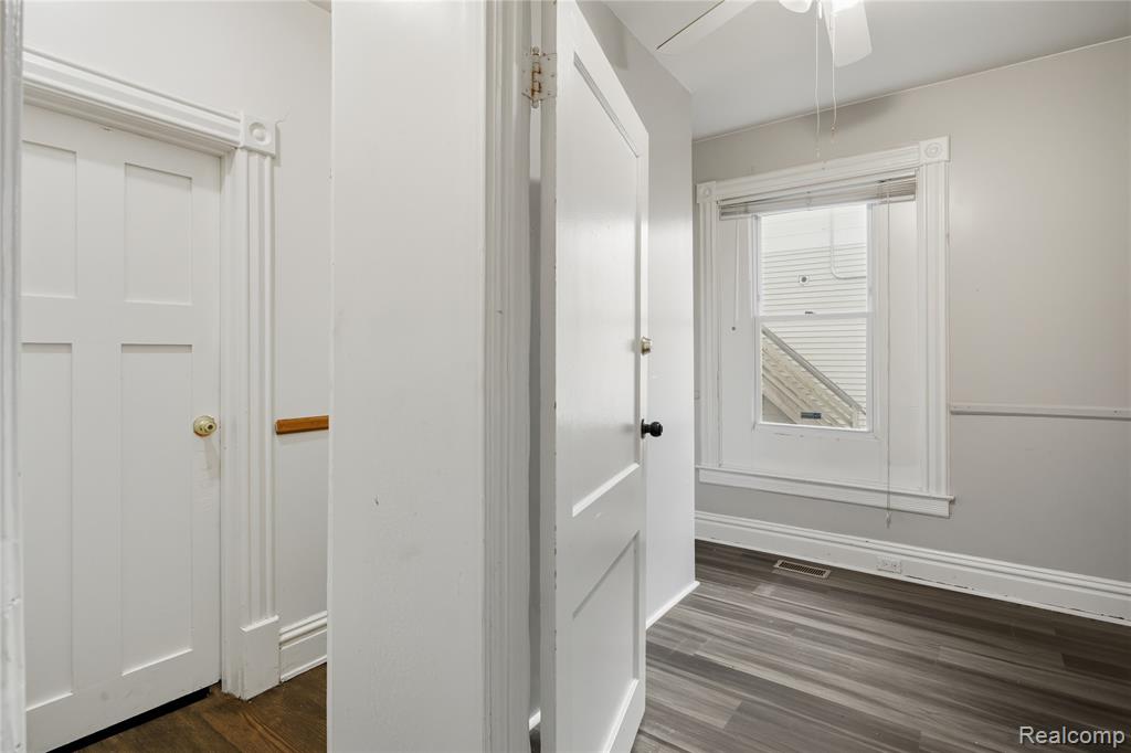620 E 2ND Street, Flint, MI 48503 — Photo 24