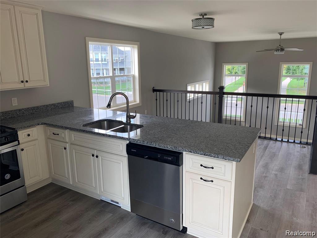 53502 CHAMPLAIN Street, Macomb, MI 48042 — Photo 4