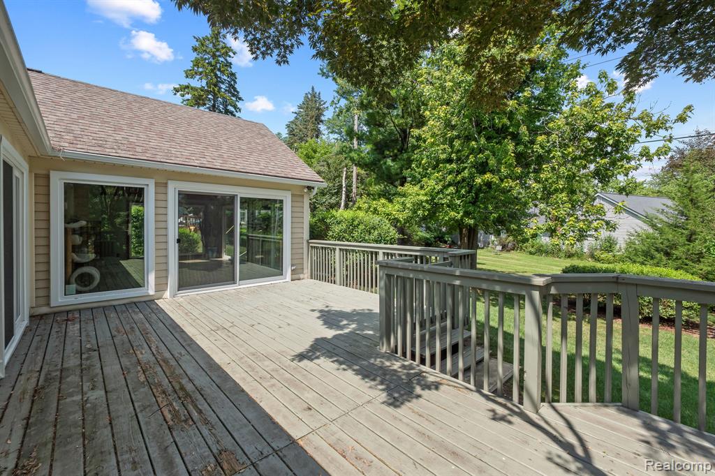 663 Lake Forest Road, Troy, MI 48309 — Photo 33