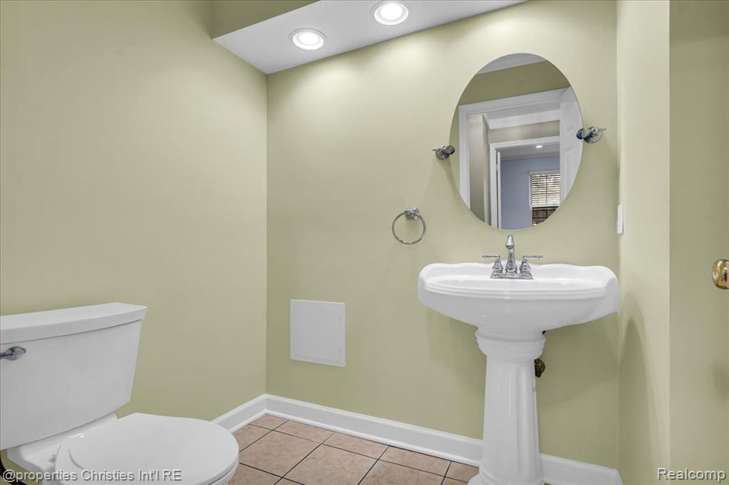 6651 Hearthside Court, West Bloomfield, MI — Photo 17