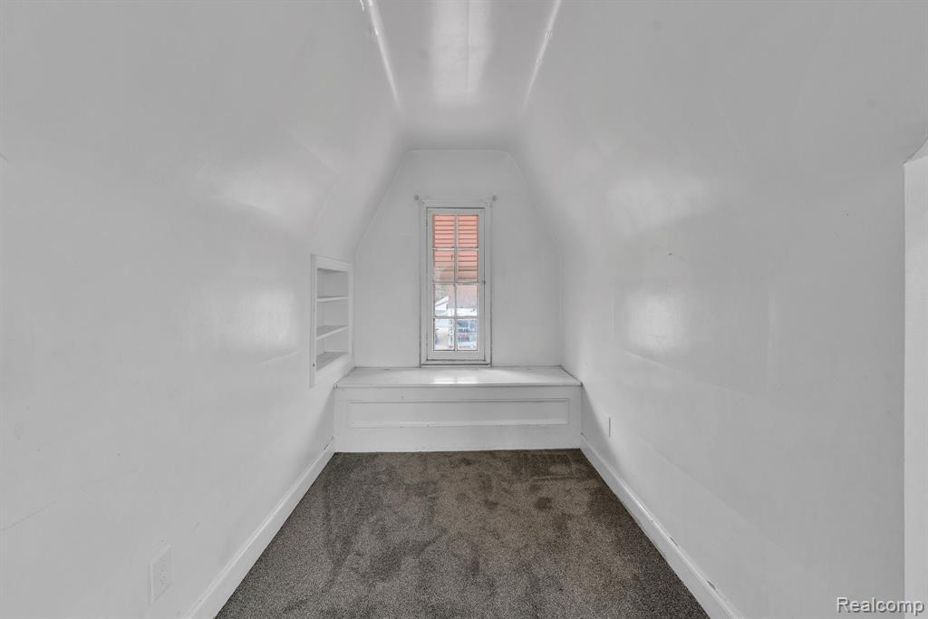 6120 MIDDLESEX Street, Dearborn, MI 48126 — Photo 24