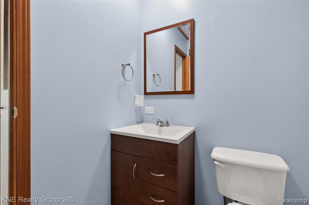 672 Red Oaks Drive, Howell, MI 48843 — Photo 26