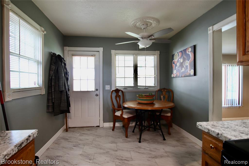 4303 Columbine Avenue, Burton, MI 48529 — Photo 8