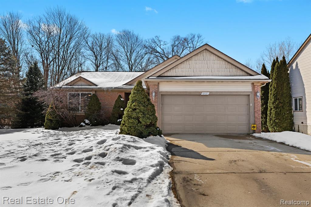 6581 WEDGEWOOD Court, Waterford, MI 48327 — front exterior