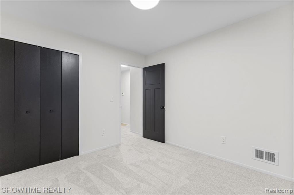 902 Longfellow Drive, Troy, MI 48085 — Photo 31