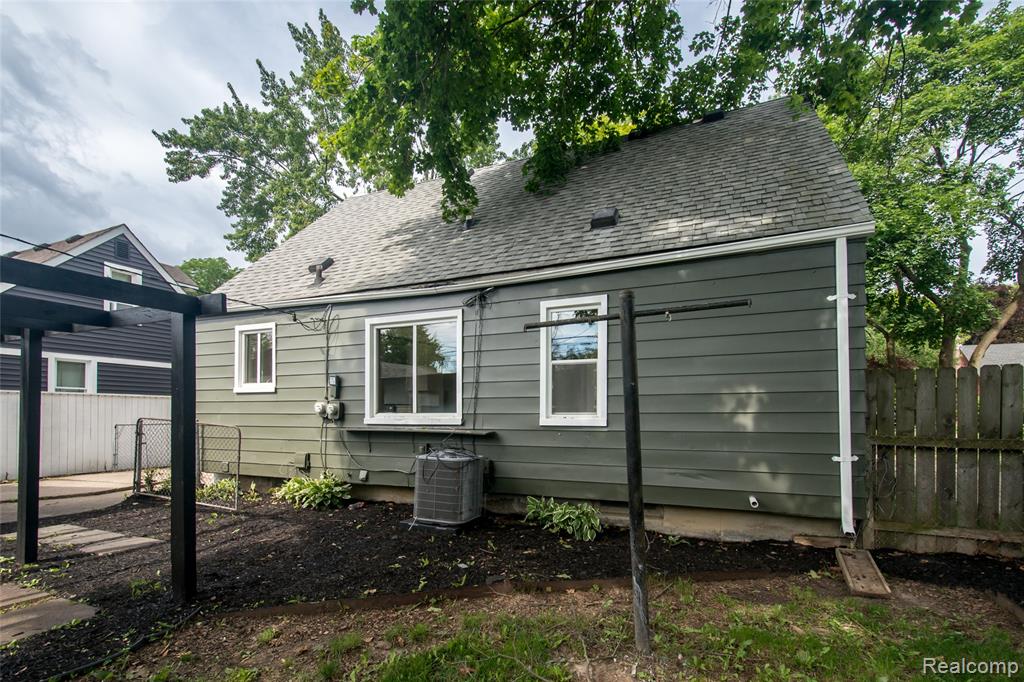 2330 Buckingham Avenue, Berkley, MI 48072 — Photo 32