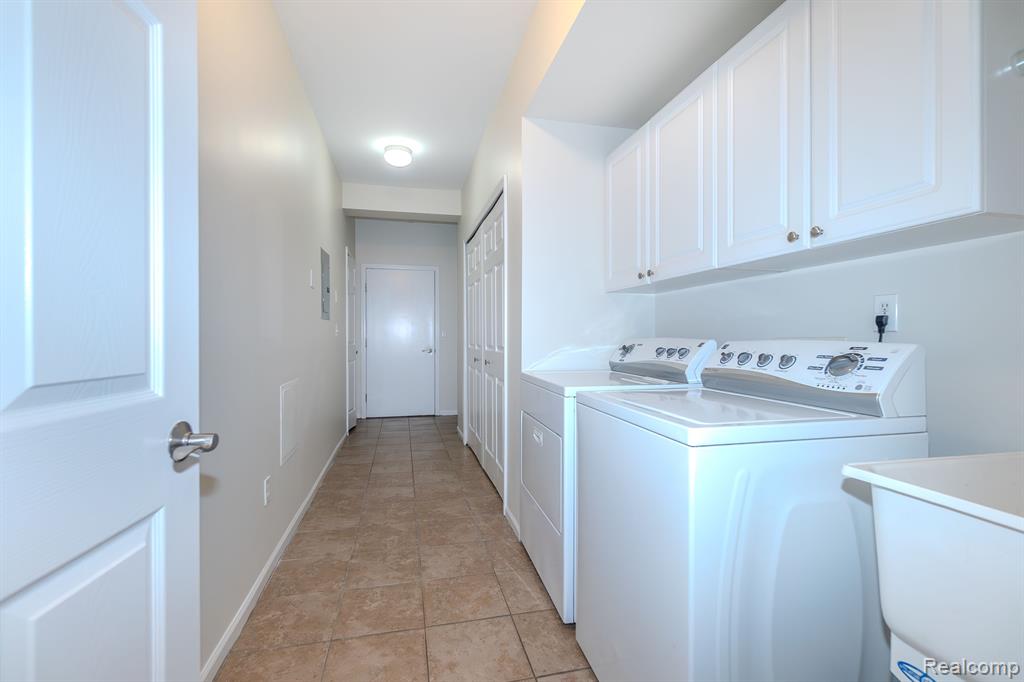 8106 CHESAPEAKE Circle, Walled Lake, MI 48390 — Photo 22
