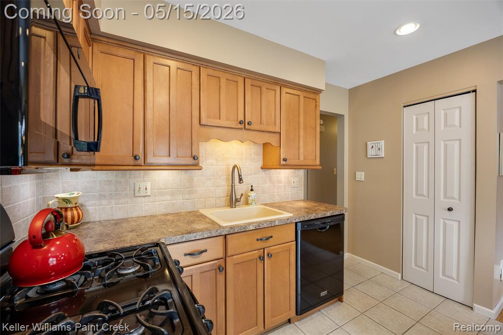 410 N Batchewana Street, Clawson, MI — Photo 9