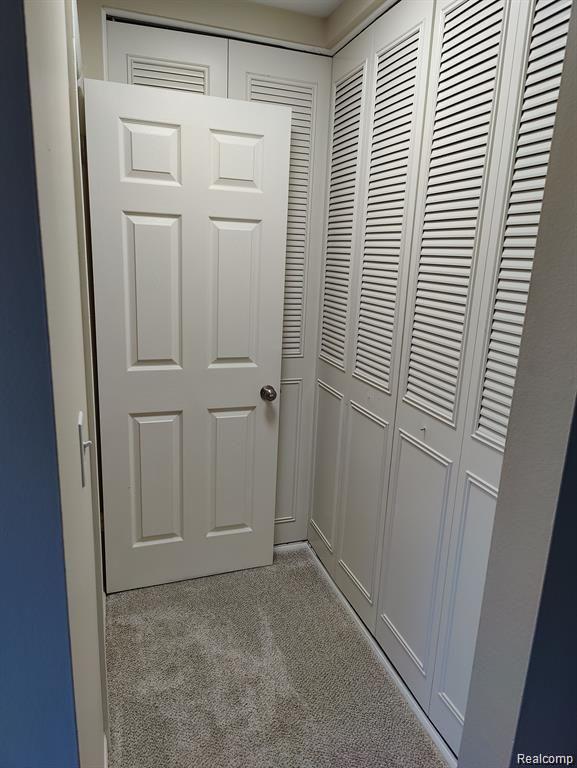 433 FOX HILLS Drive S, 3, Bloomfield Hills, MI 48304 — Photo 18