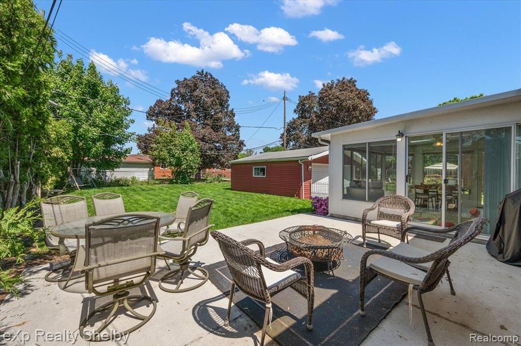 8929 HEADLEY Drive, Sterling Heights, MI 48314 — Photo 37