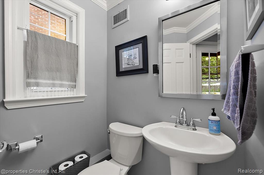 45 Cranford Lane, Grosse Pointe, MI 48230 — Photo 16