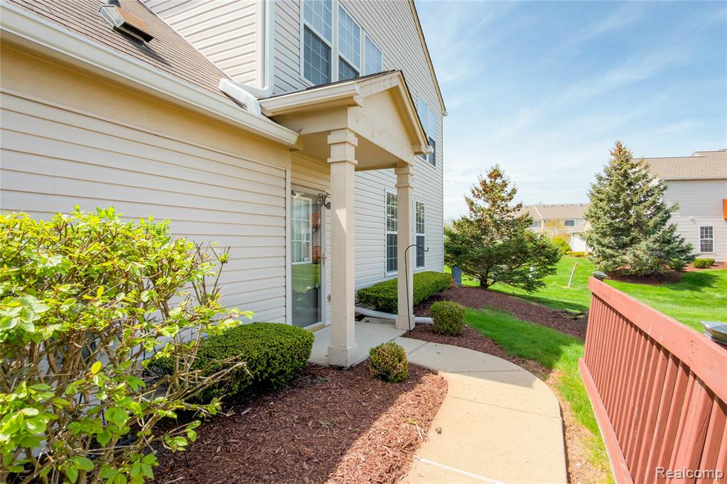26624 Kirkway Circle, Woodhaven, MI 48183 — Photo 3